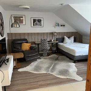 35 Qm Fuer 2 Personen,ganze Unterkunft, Gemuetlich Zentral Gelegen Apartment